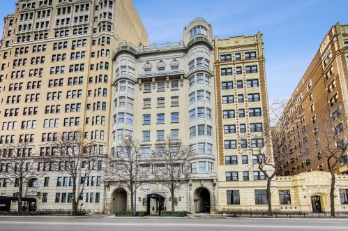 3314 Lake Shore Dr, Chicago, IL 60657-3900