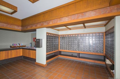 2121 Ala Wai Blvd, Honolulu HI  96815-2268 exterior