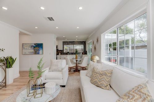 7812 Peachtree Ave, Van Nuys CA  91402-6514 exterior
