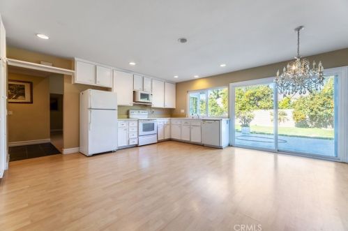 2225 Manly Ave, Santa Ana, CA 92704-6028