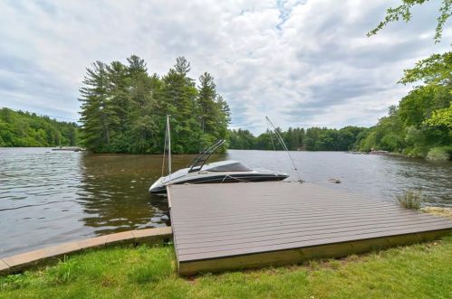 25 Darcy Ln, Glocester, RI 02859-2806