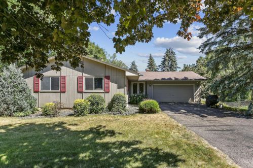 1427 Indian Oaks Trl, Saint Paul, MN 55112-1963