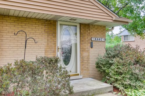 8507 Carol St, Niles, IL 60714-1836