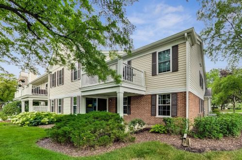 44 Country Club Dr, Wheeling, IL 60070-3703