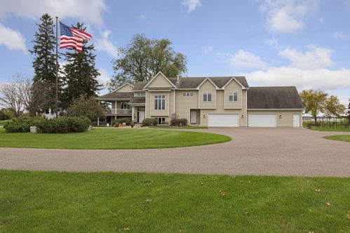 3910 Bavaria Rd, Chaska, MN 55318-9615