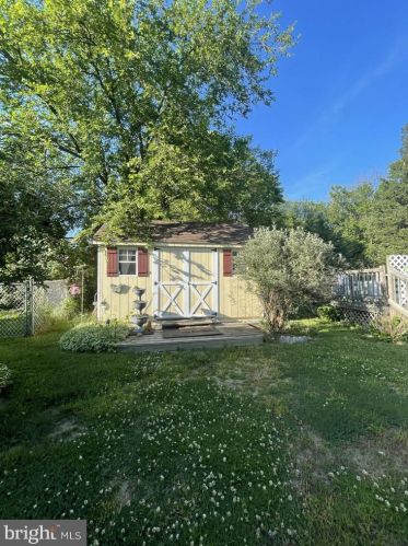 160 Crst Ave, Trenton NJ  08690-2103 exterior