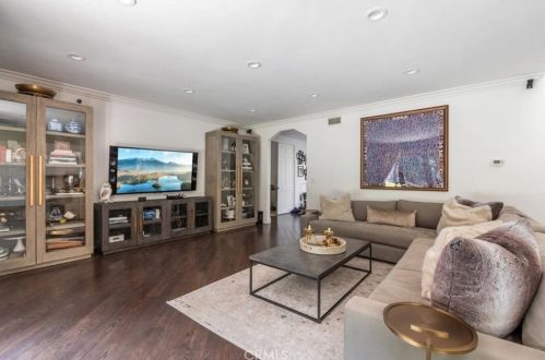 1566 Hillside Dr, Glendale CA  91208-2456 exterior