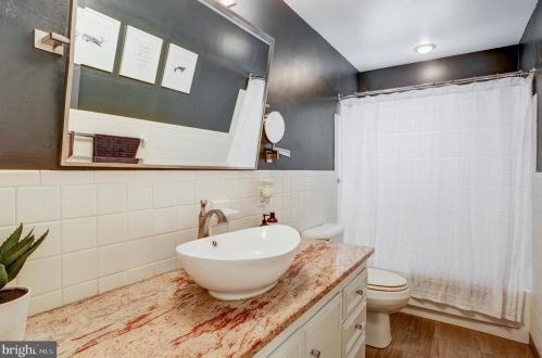 1220 Country Club Dr, Lancaster PA  17601-5208 exterior