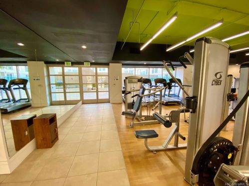 410 Atkinson Dr, Honolulu HI  96814-4730 exterior