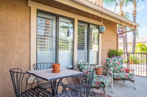 6309 Westview Dr, Riverside CA  92506-5325 exterior