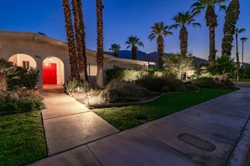 1901 Cadiz Cir, Palm Springs, CA 92264-9210