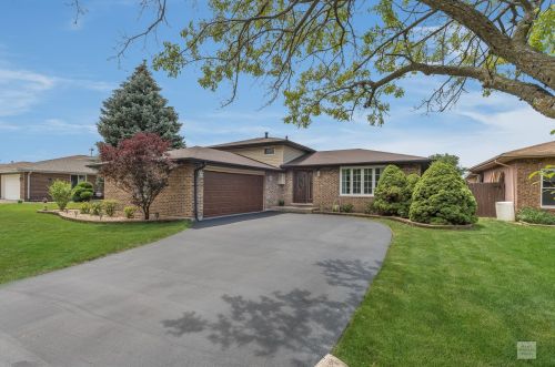 15612 Lockwood Ave, Oak Forest, IL 60452-3315