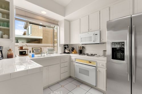 938 Dylan Way, Anaheim CA  92808-1515 exterior