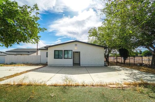 35302 82nd St, Juniper Hills, CA 93543-3023