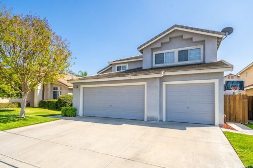 31155 Quarry St, Mountain Home Village, CA 92359-1384
