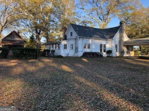 66 Church St, Carnesville, GA 30521-3271