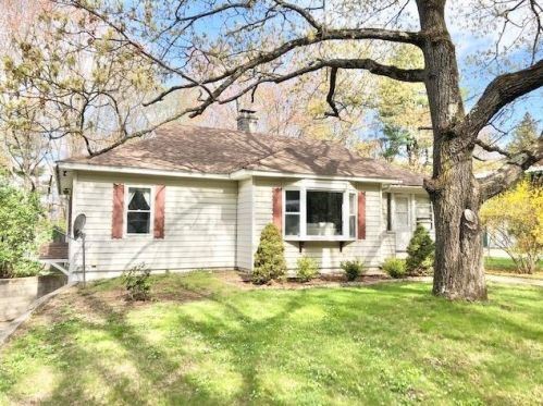68 Ridgewood Ave, Laconia, NH 03249-2224
