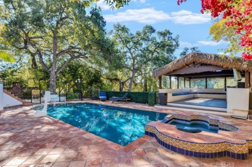 1664 Las Flores Dr, Glendale CA  91207-1200 exterior