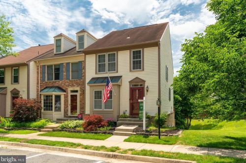 8725 Stone Hill Pl, Springfield VA  22153-1718 exterior