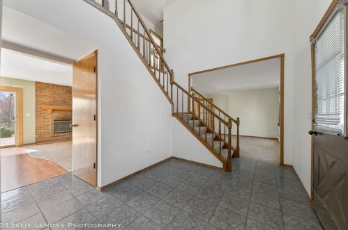 1270 Bison Trl, Carol Stream, IL 60188-3304