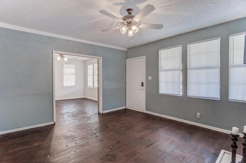 2531 Bomar Ave, Fort Worth TX  76103-2213 exterior