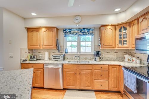 1942 Fairview Dr, Berkeley Springs WV  25411-3219 exterior