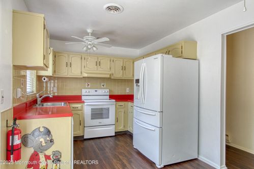 21 Independence Pkwy, Lakehurst, NJ 08759-1620