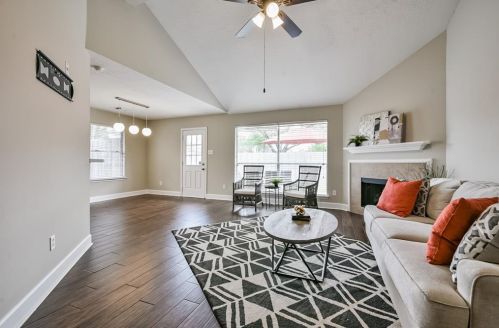 2711 Glen Cullen Ln, Pearland, TX 77584-4956