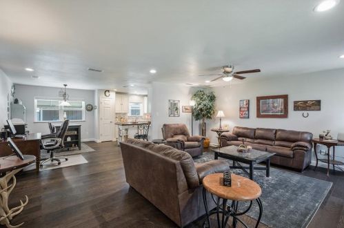 1410 Royall Blvd, Log Cabin, TX 75148-9419