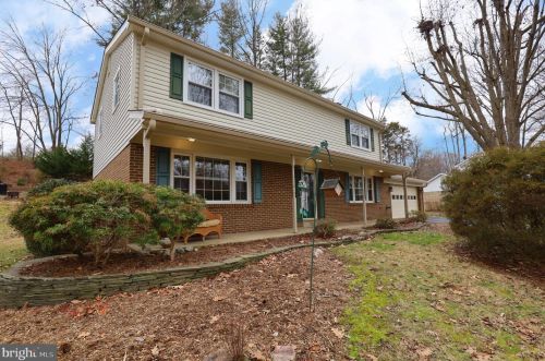 7099 Game Lord Dr, Springfield VA  22153-1312 exterior