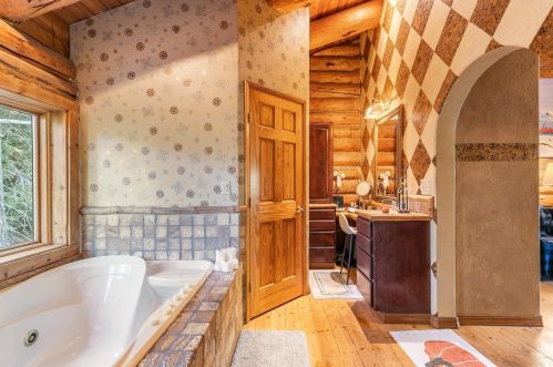 8675 Riv Rd, Truckee CA  exterior