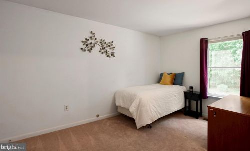 13468 Photo Dr, Woodbridge VA  22193-3930 exterior