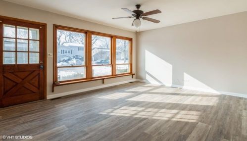 658 Debra Dr, Des Plaines, IL 60016-2573