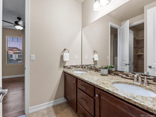 26605 Peakview Dr, Aurora CO 80016-6108 exterior