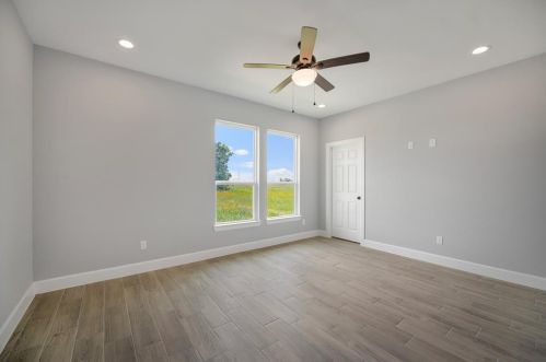 620 Longhorn Trl, Angleton TX 77515-9623 exterior