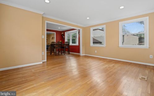 5637 Fort Corloran Dr, Springfield VA  22015-2114 exterior