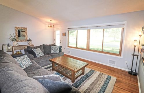 3346 Boone Cir, Minneapolis, MN 55427-1851