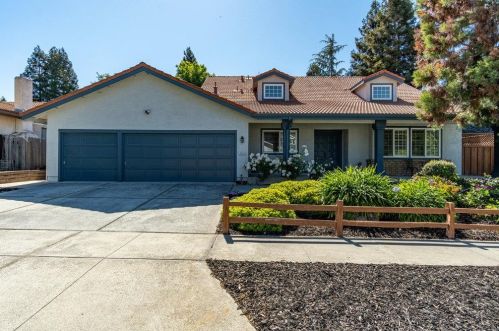 8955 Ridgeway Dr, Gilroy, CA 95020-7439