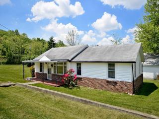 6261 Old Clyde Rd, Canton, NC 28716-3247