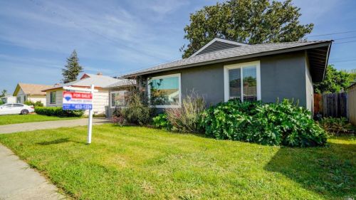 133 Maple St, Vacaville, CA 95688-6941