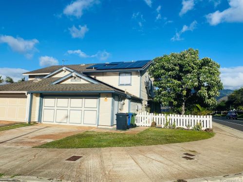 87952 Kulauku St, Nanakuli, HI 96792-3300