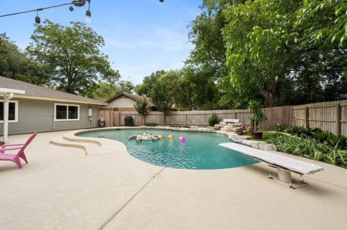12402 Burlywood Trl, Austin TX  78750-1105 exterior