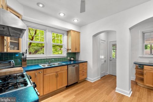 800 Easley St, Silver Spring MD 20910-4587 exterior