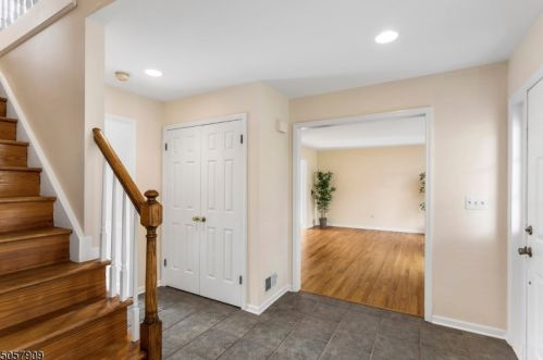 2 Lime Rock Ln, Califon, NJ 07830-4365