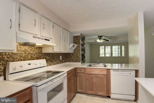 8441 Sugar Creek Ln, Springfield, VA 22153-3850