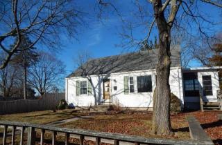 49 Sundance St, Warwick, RI 02886-2401