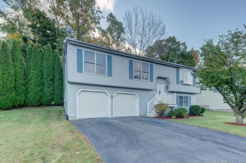 41 Westport Dr, Waterbury, CT 06706-2855
