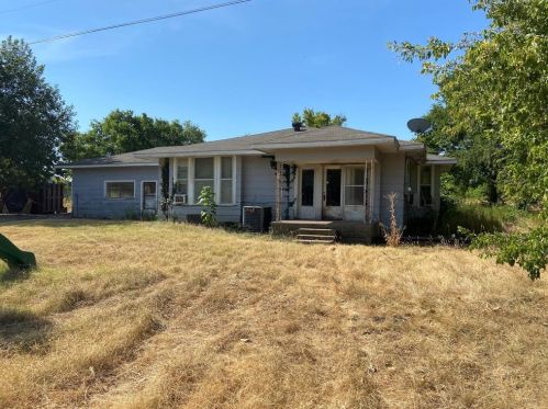 401 Gardner St, Whitewright, TX 75491-2314