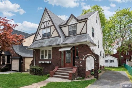 370 Woods Rd, Teaneck, NJ 07666-2631