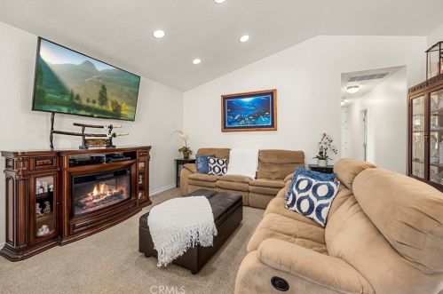 260 Brookside Ct, Anaheim CA  92808-1204 exterior